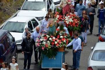 La Gavia procesiona a sus patronos en el último día de su fiesta (Foto Francisco Javier Santana)